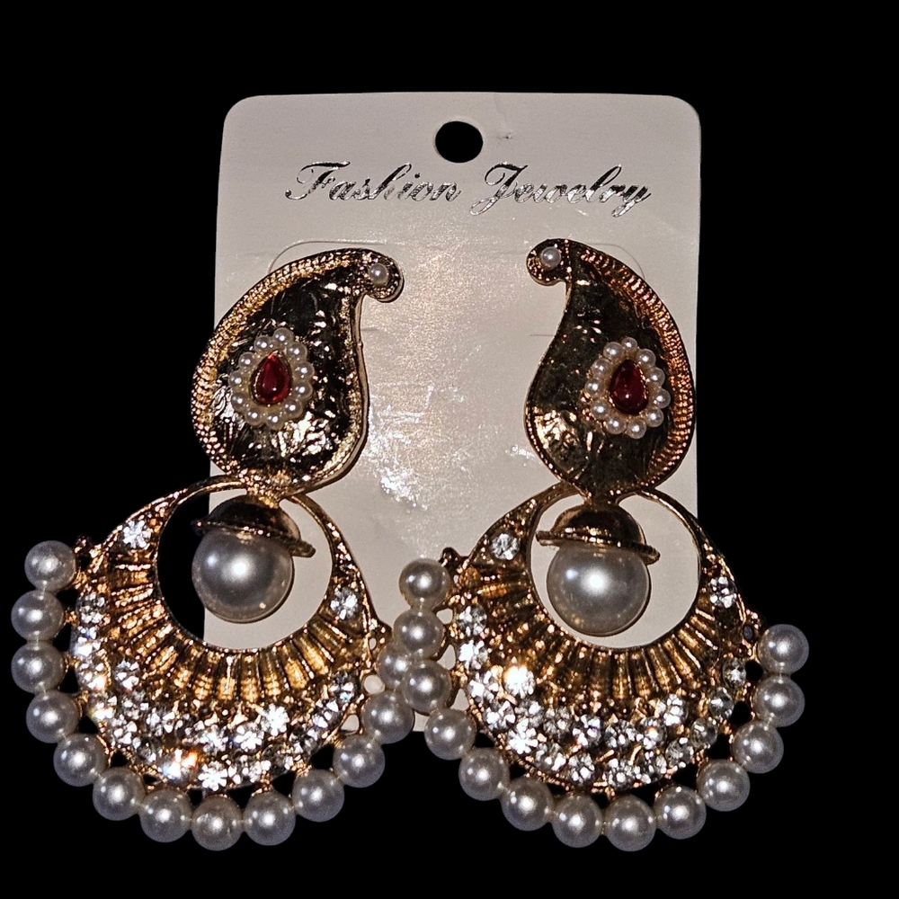 Elegant Gold and Silver Pearl Fashion Earrings